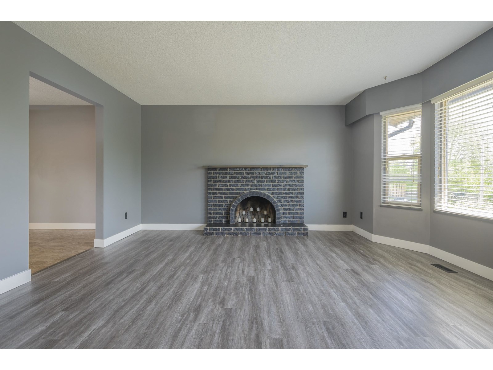 Property at 26873 32 AVENUE image 4