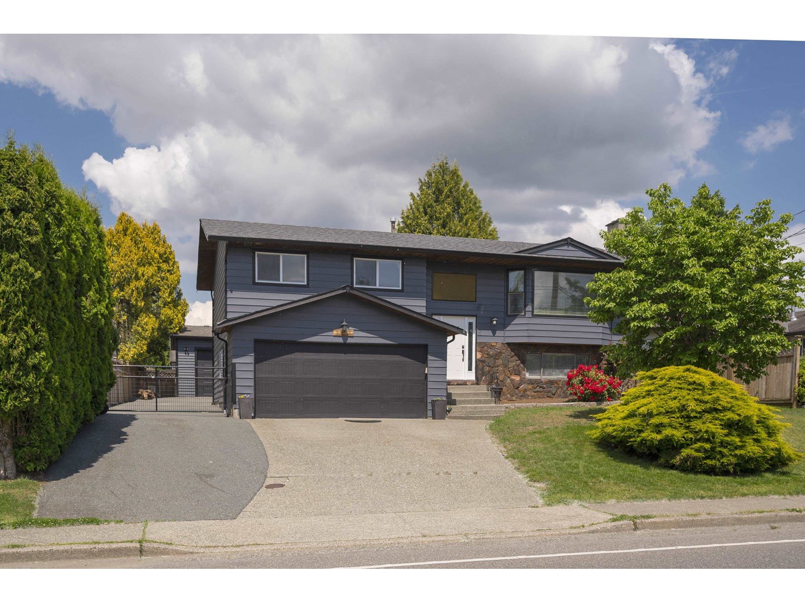 Property at 26873 32 AVENUE image 1