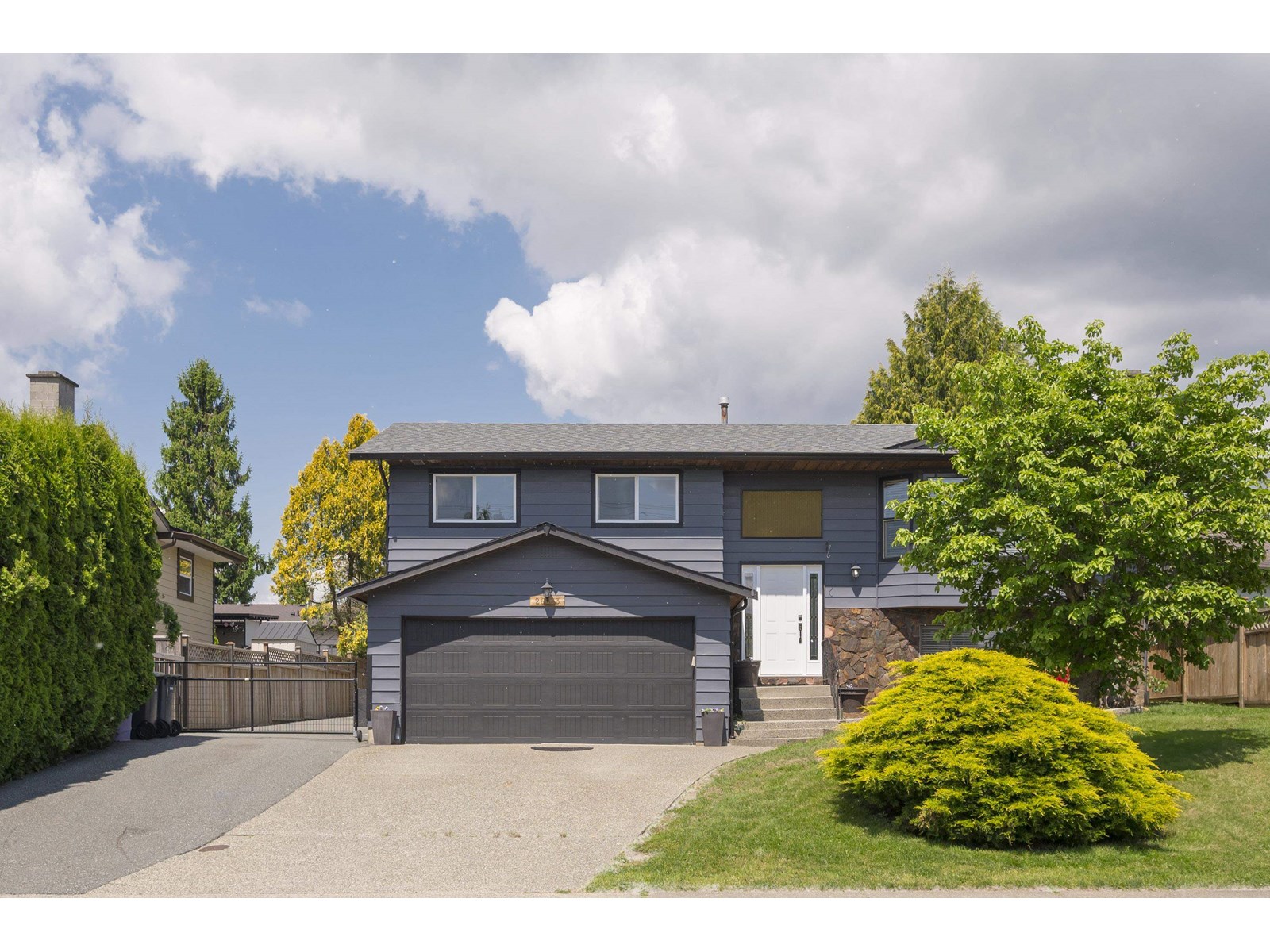 Property at 26873 32 AVENUE image 2