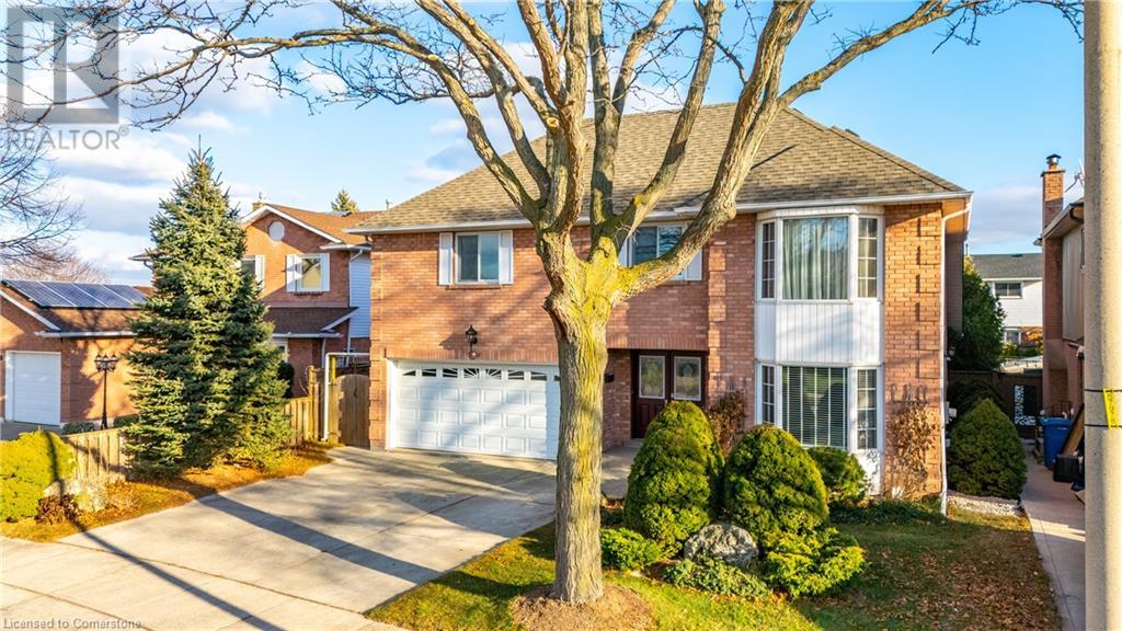 Property at 54 GOLDCREST Drive image 3