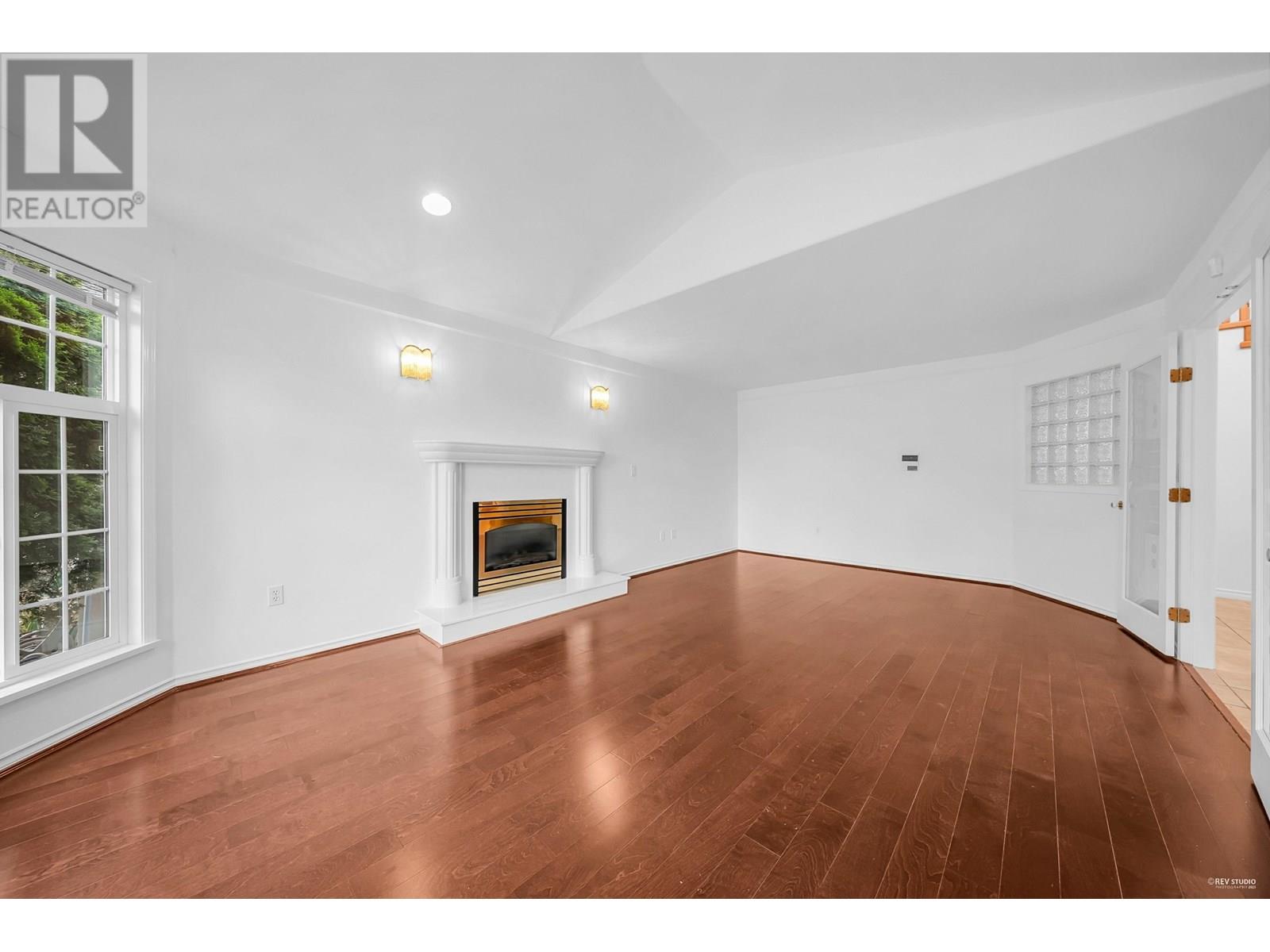 Property at 1188 WELLINGTON DRIVE image 4