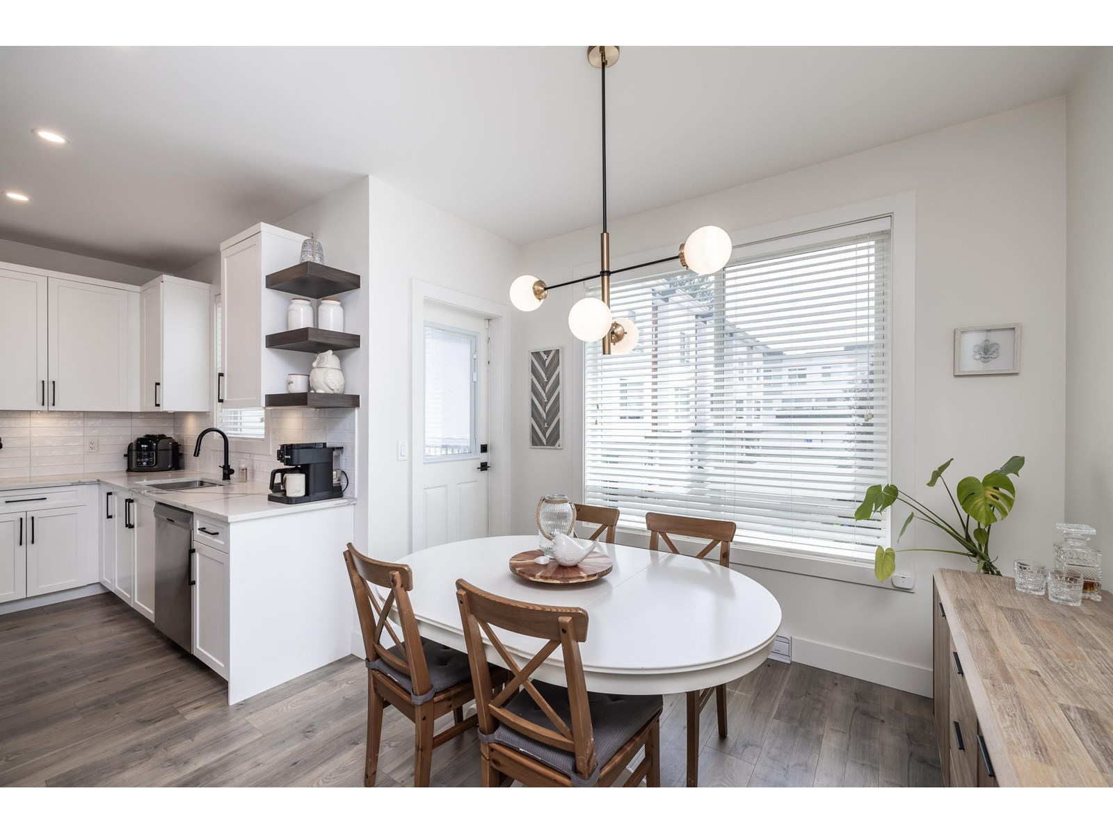 Property at 14 27640 LANTERN AVENUE image 3