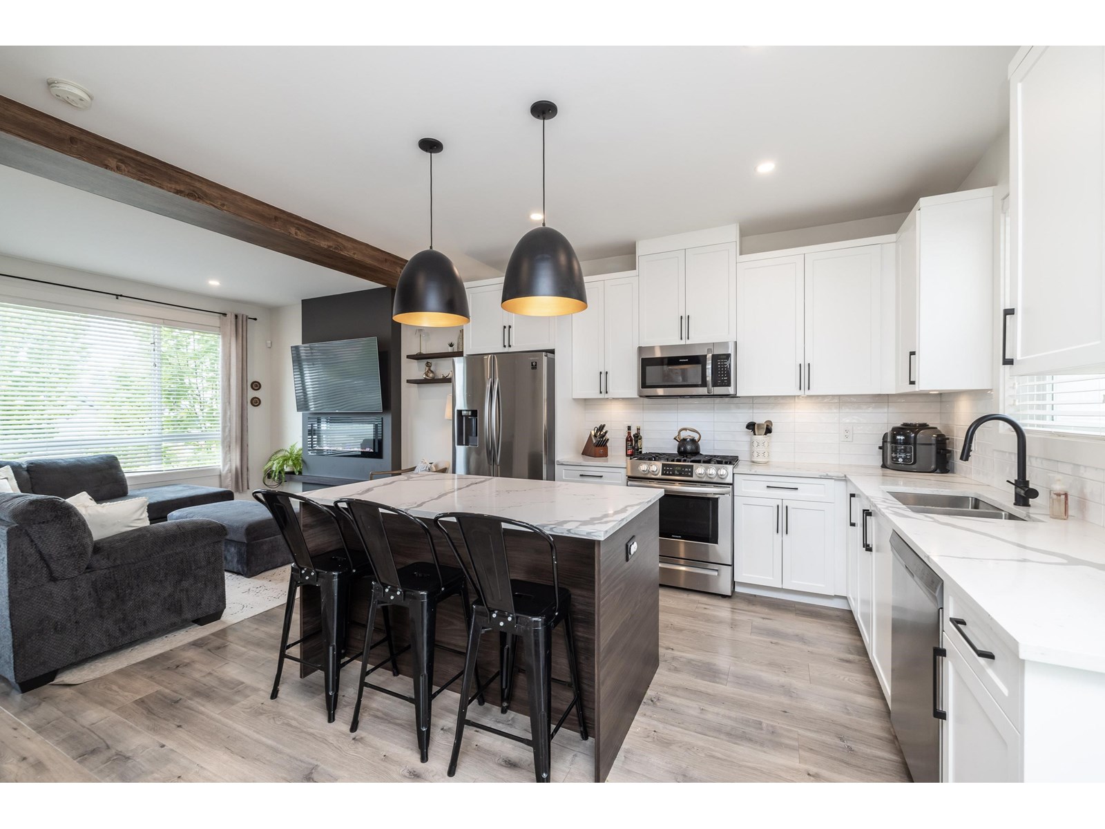 Property at 14 27640 LANTERN AVENUE image 2