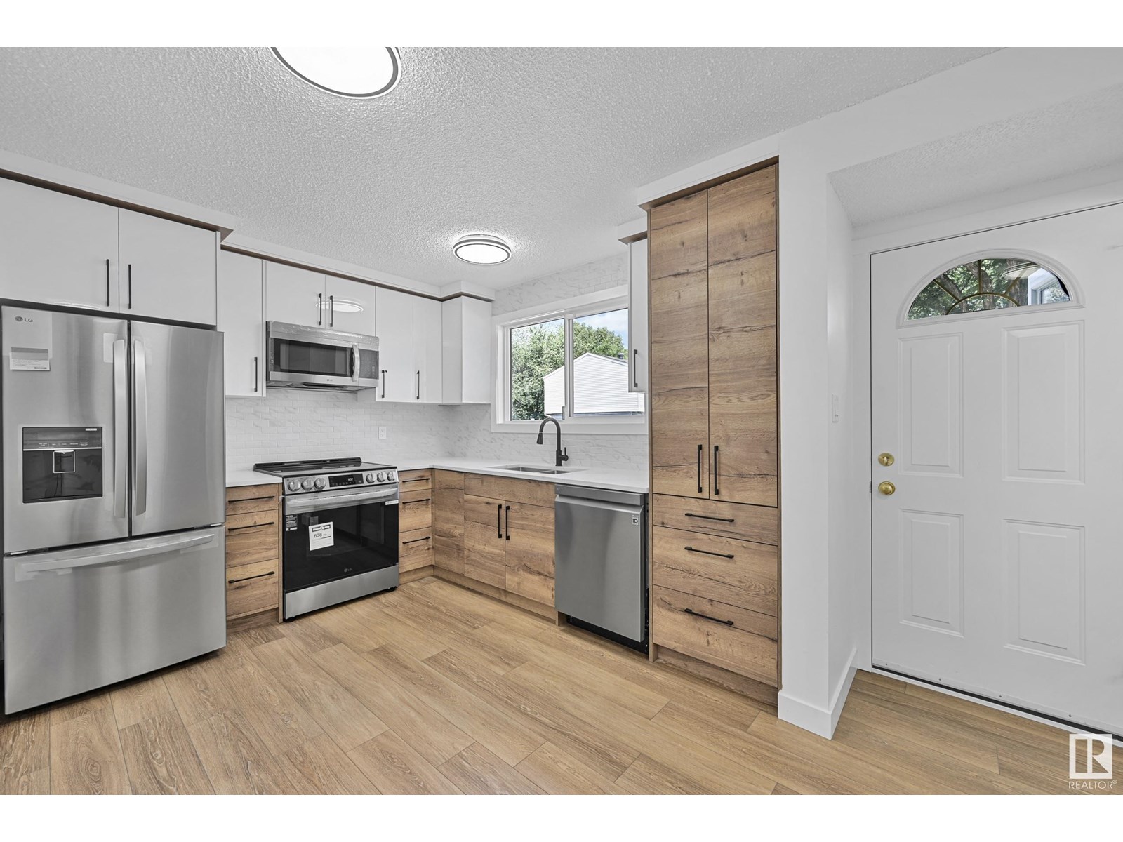 Property at 416 HERMITAGE RD NW image 3