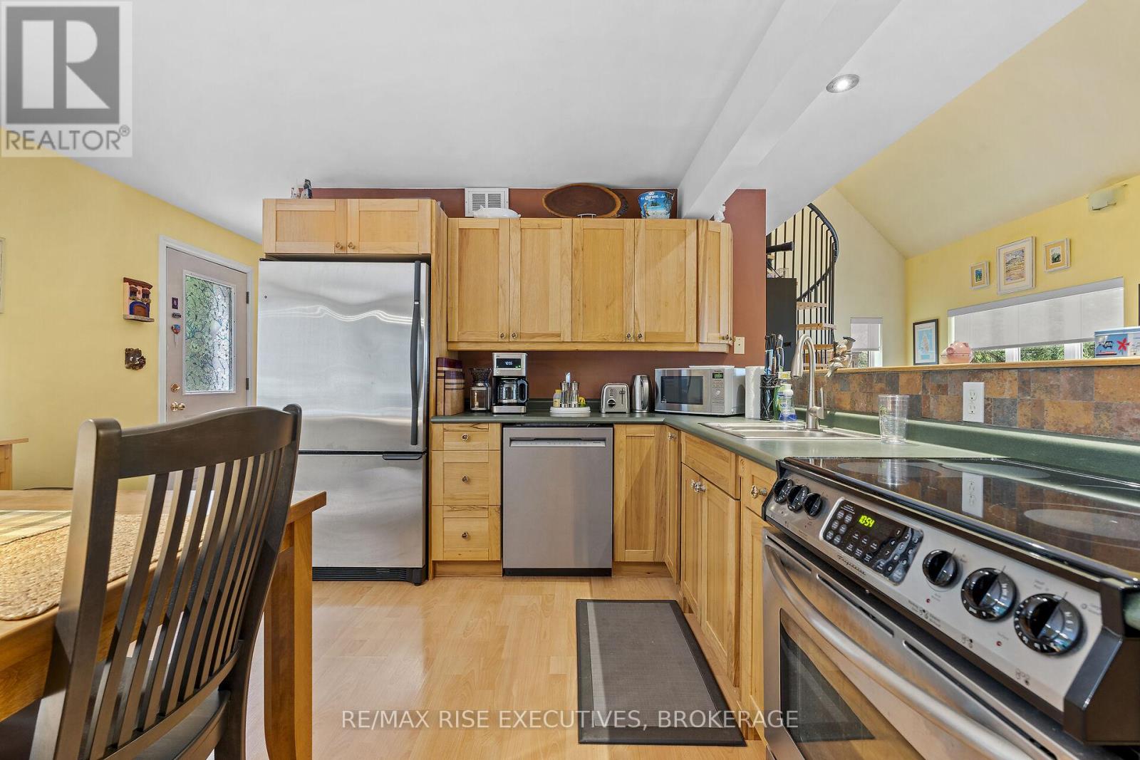 196 Old River Road, Leeds And The Thousand Islands, Ontario  K0E 1R0 - Photo 13 - X12260079