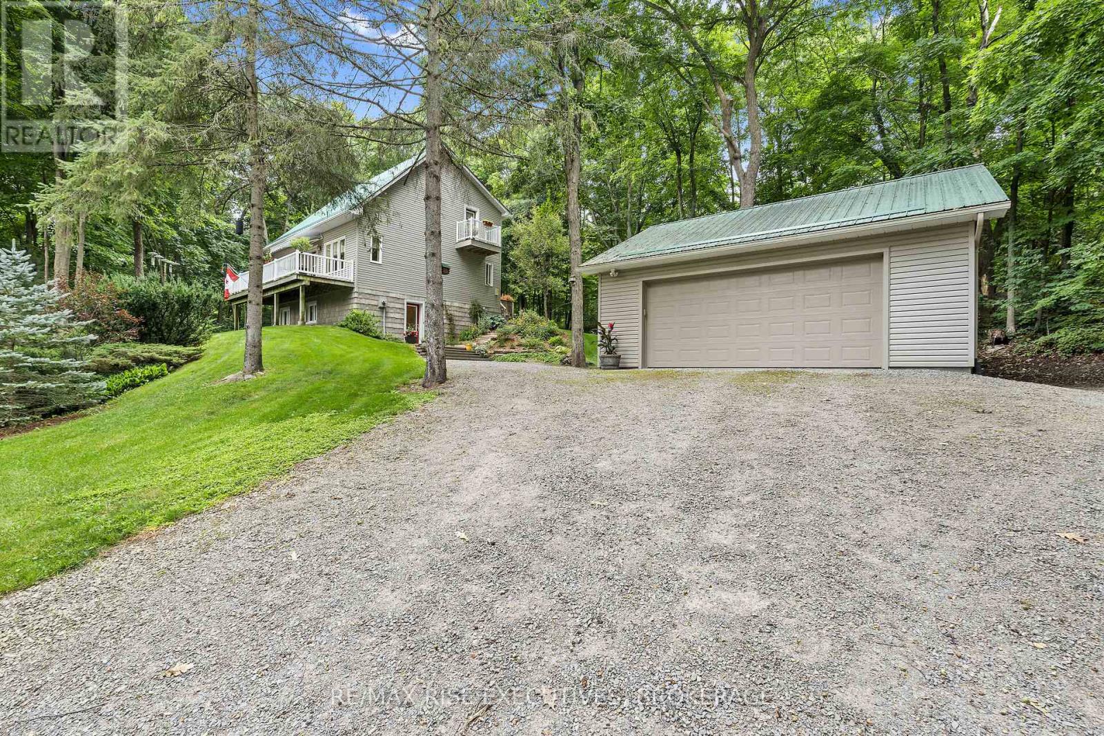 196 Old River Road, Leeds And The Thousand Islands, Ontario  K0E 1R0 - Photo 3 - X12260079