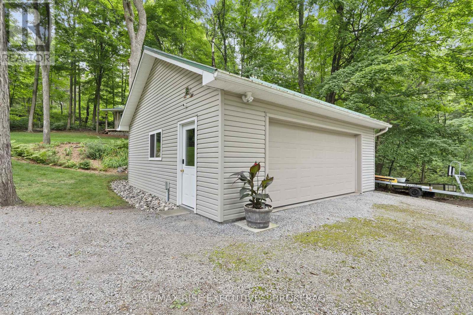 196 Old River Road, Leeds And The Thousand Islands, Ontario  K0E 1R0 - Photo 35 - X12260079