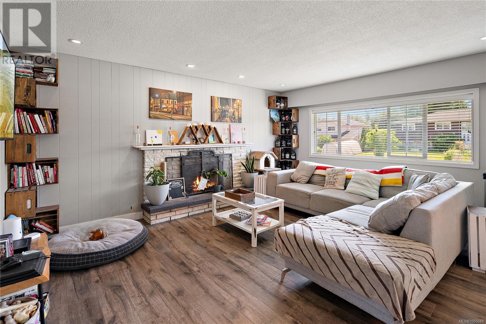 Property at 2015 Linda Pl image 2