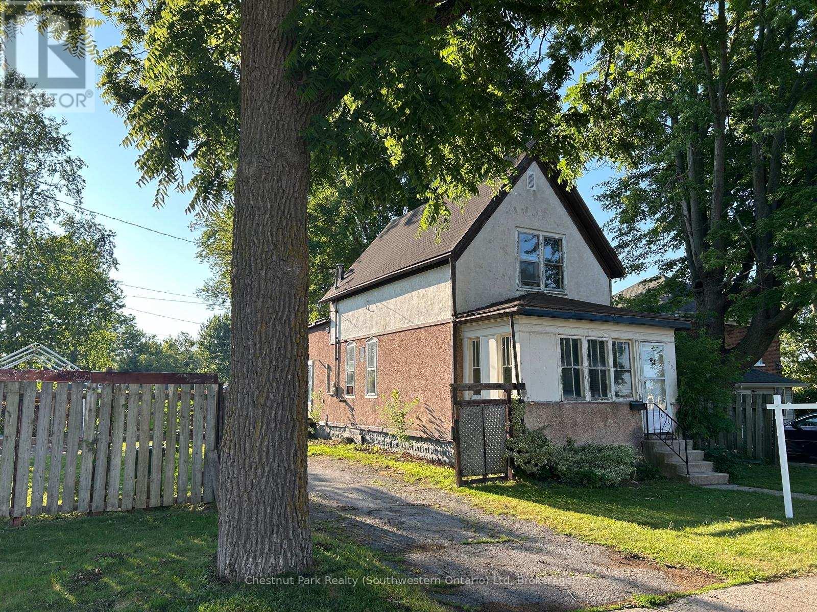 Property at 207 TAMARAC STREET image 3