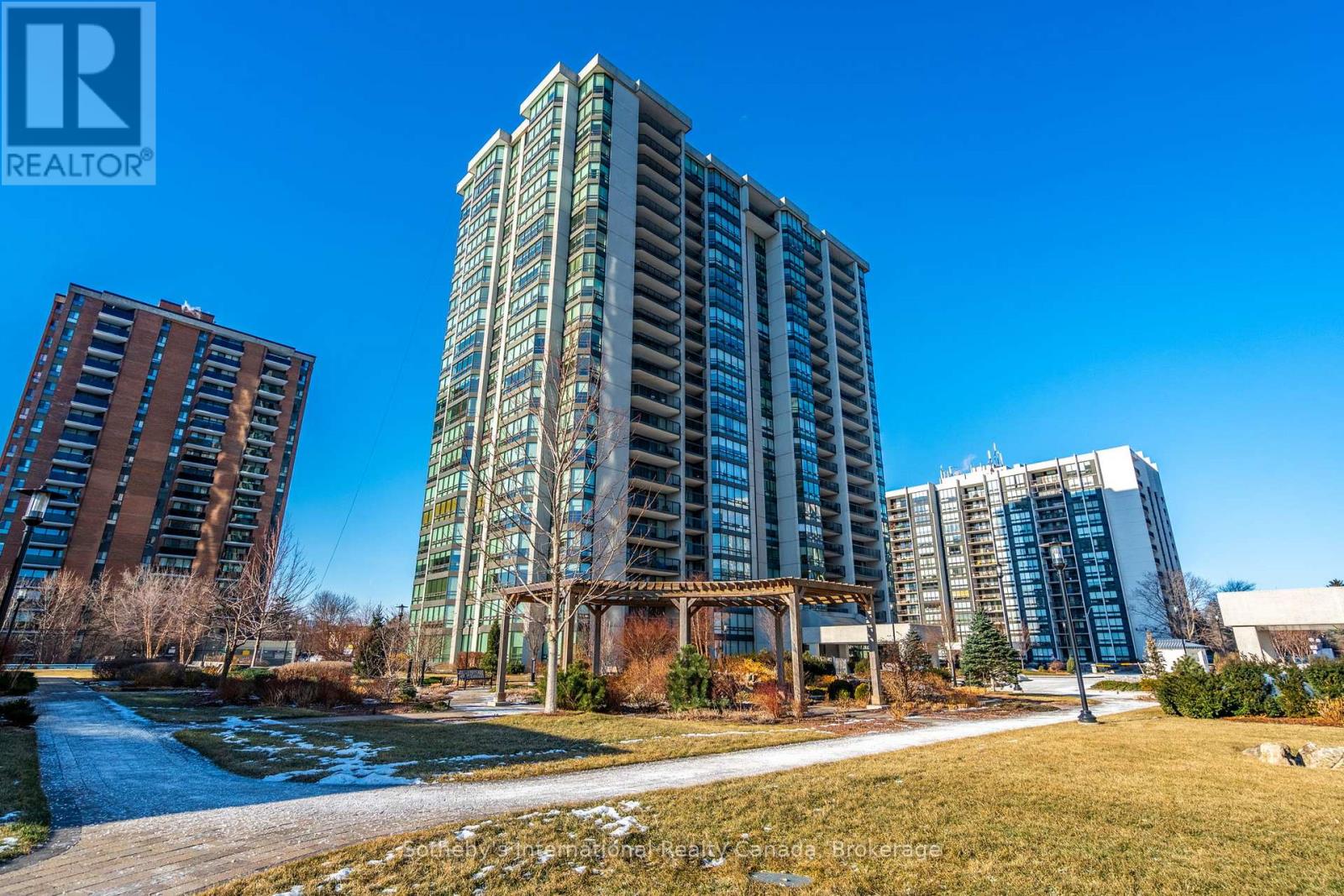 1107 - 2180 Marine Drive, Oakville, Ontario  L6L 5V2 - Photo 3 - W12260075