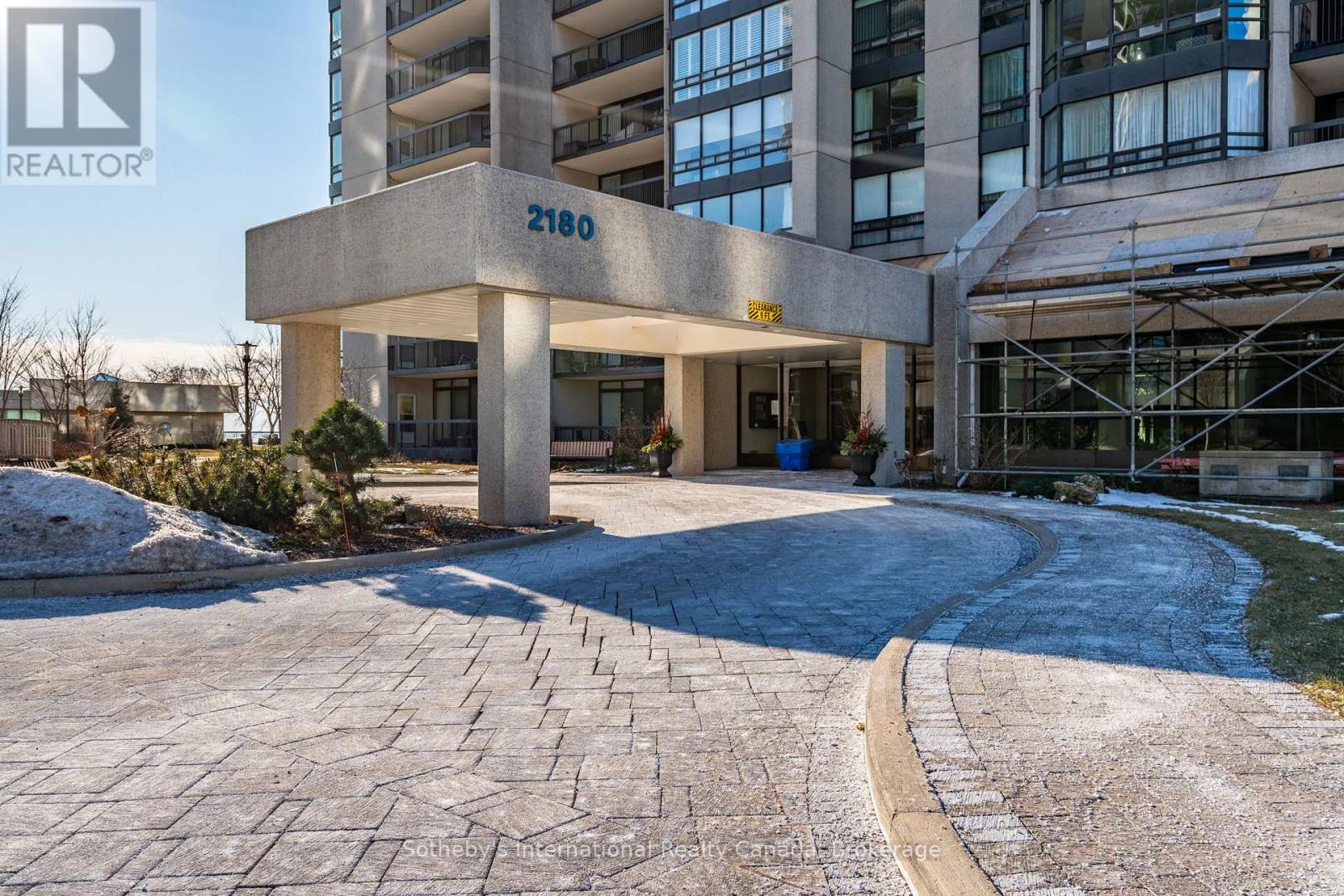1107 - 2180 Marine Drive, Oakville, Ontario  L6L 5V2 - Photo 4 - W12260075
