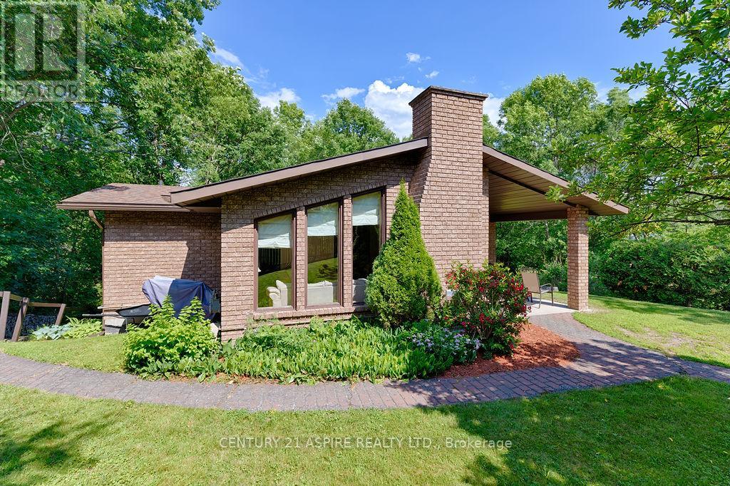 551 WHISPERING PINES CRESCENT, Laurentian Valley, Ontario