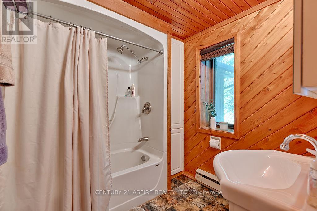551 Whispering Pines Crescent, Laurentian Valley, Ontario  K8A 6W4 - Photo 10 - X12260003