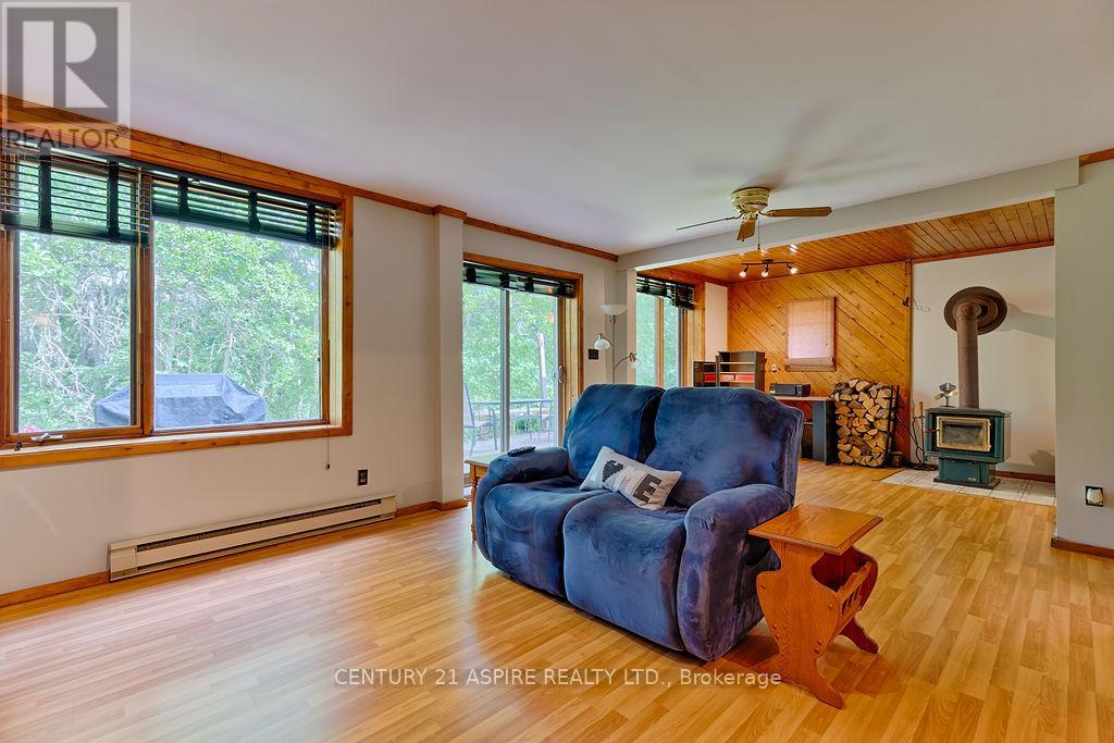 551 Whispering Pines Crescent, Laurentian Valley, Ontario  K8A 6W4 - Photo 19 - X12260003