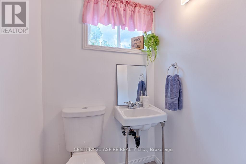 551 Whispering Pines Crescent, Laurentian Valley, Ontario  K8A 6W4 - Photo 27 - X12260003