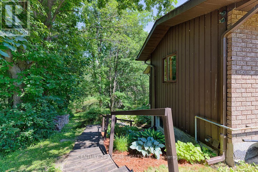 551 Whispering Pines Crescent, Laurentian Valley, Ontario  K8A 6W4 - Photo 33 - X12260003