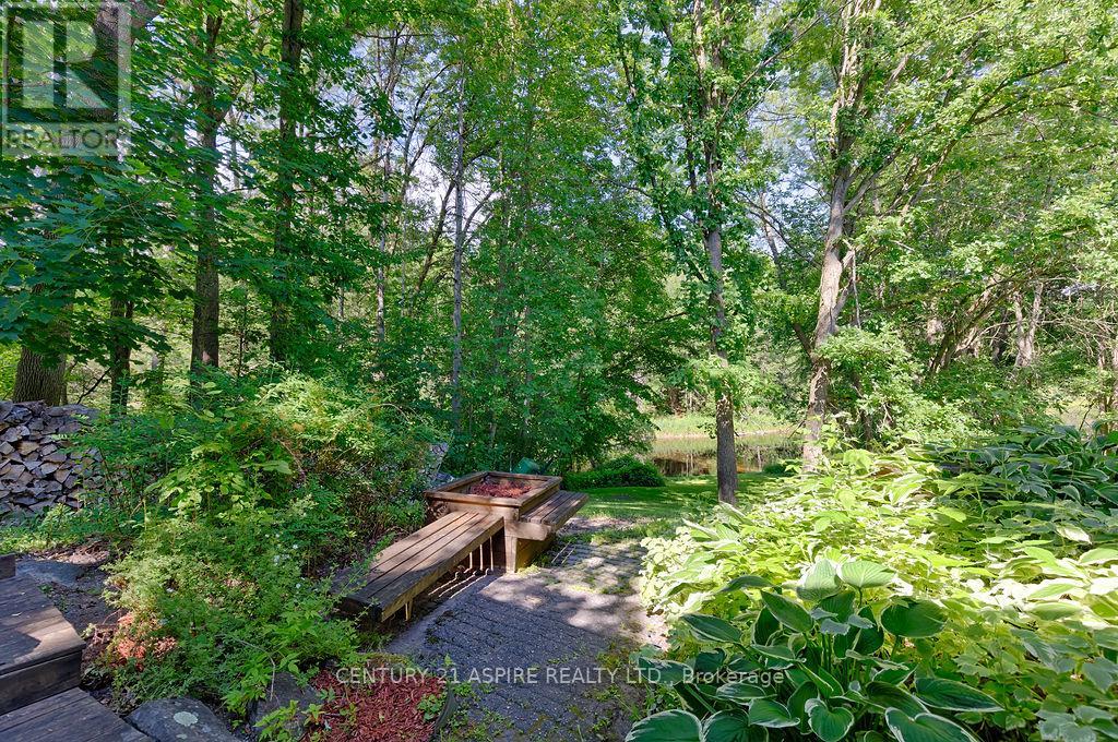 551 Whispering Pines Crescent, Laurentian Valley, Ontario  K8A 6W4 - Photo 34 - X12260003