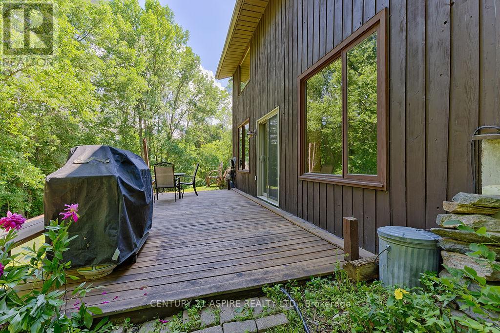 551 Whispering Pines Crescent, Laurentian Valley, Ontario  K8A 6W4 - Photo 35 - X12260003