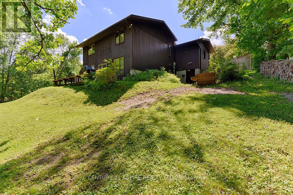 551 Whispering Pines Crescent, Laurentian Valley, Ontario  K8A 6W4 - Photo 38 - X12260003
