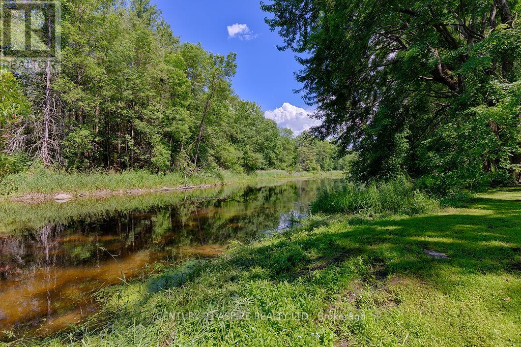 551 Whispering Pines Crescent, Laurentian Valley, Ontario  K8A 6W4 - Photo 40 - X12260003