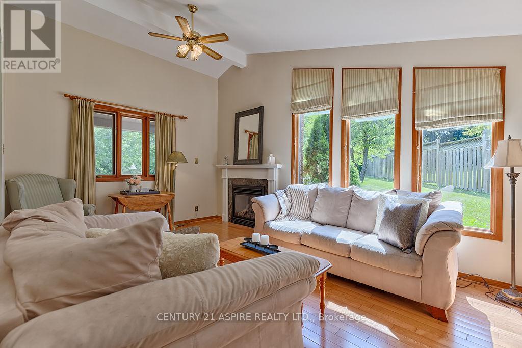 551 Whispering Pines Crescent, Laurentian Valley, Ontario  K8A 6W4 - Photo 7 - X12260003
