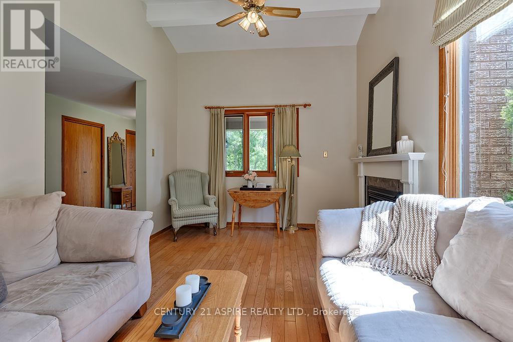 551 Whispering Pines Crescent, Laurentian Valley, Ontario  K8A 6W4 - Photo 8 - X12260003