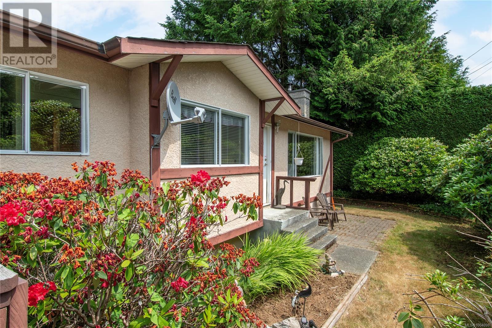 Property at 880 Pinecrest Rd image 1