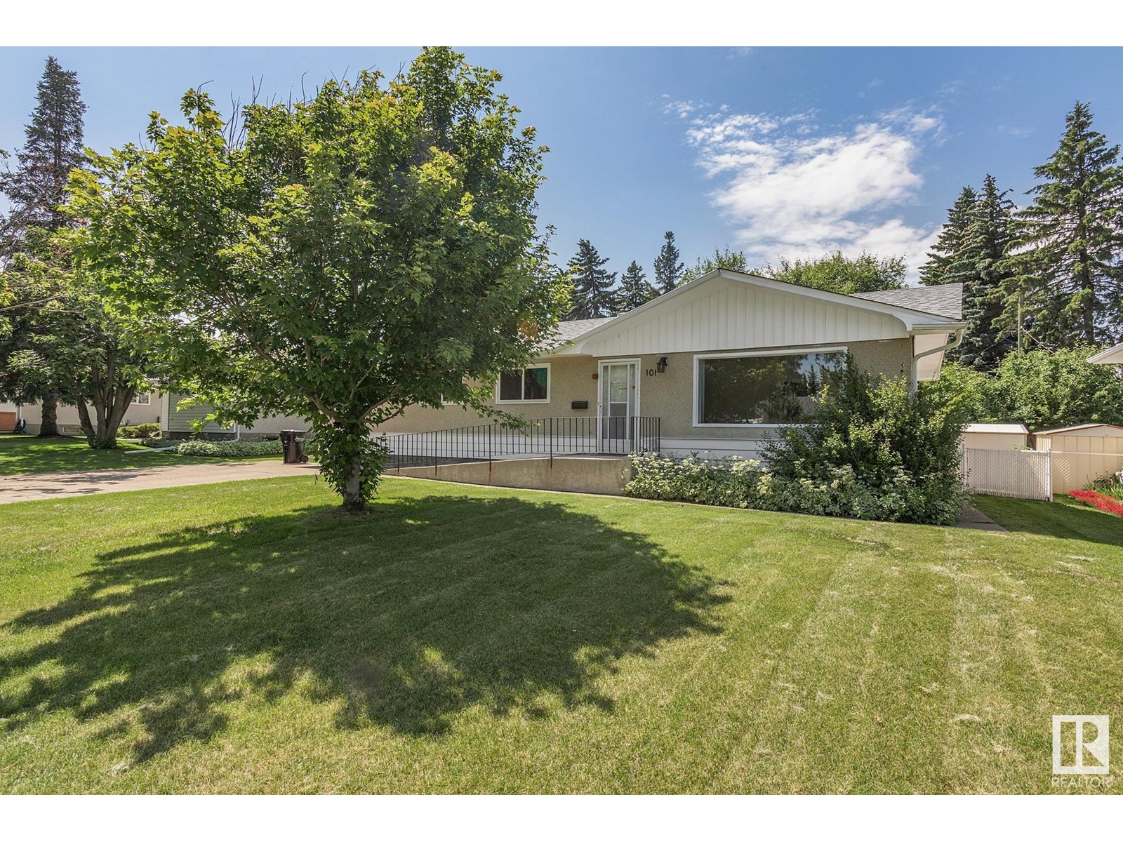 Property at 101 PINE ST image 1