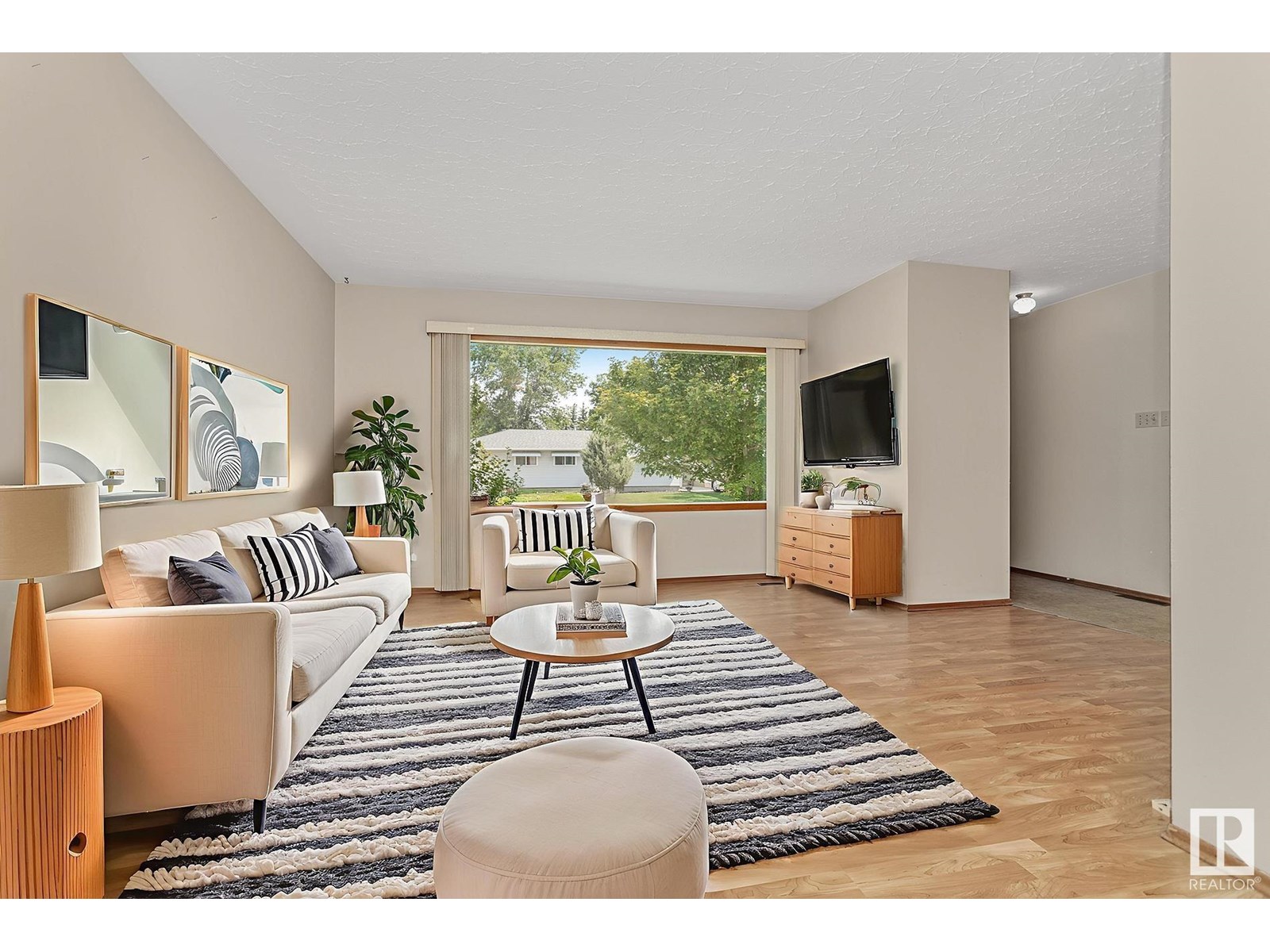 Property at 101 PINE ST image 3