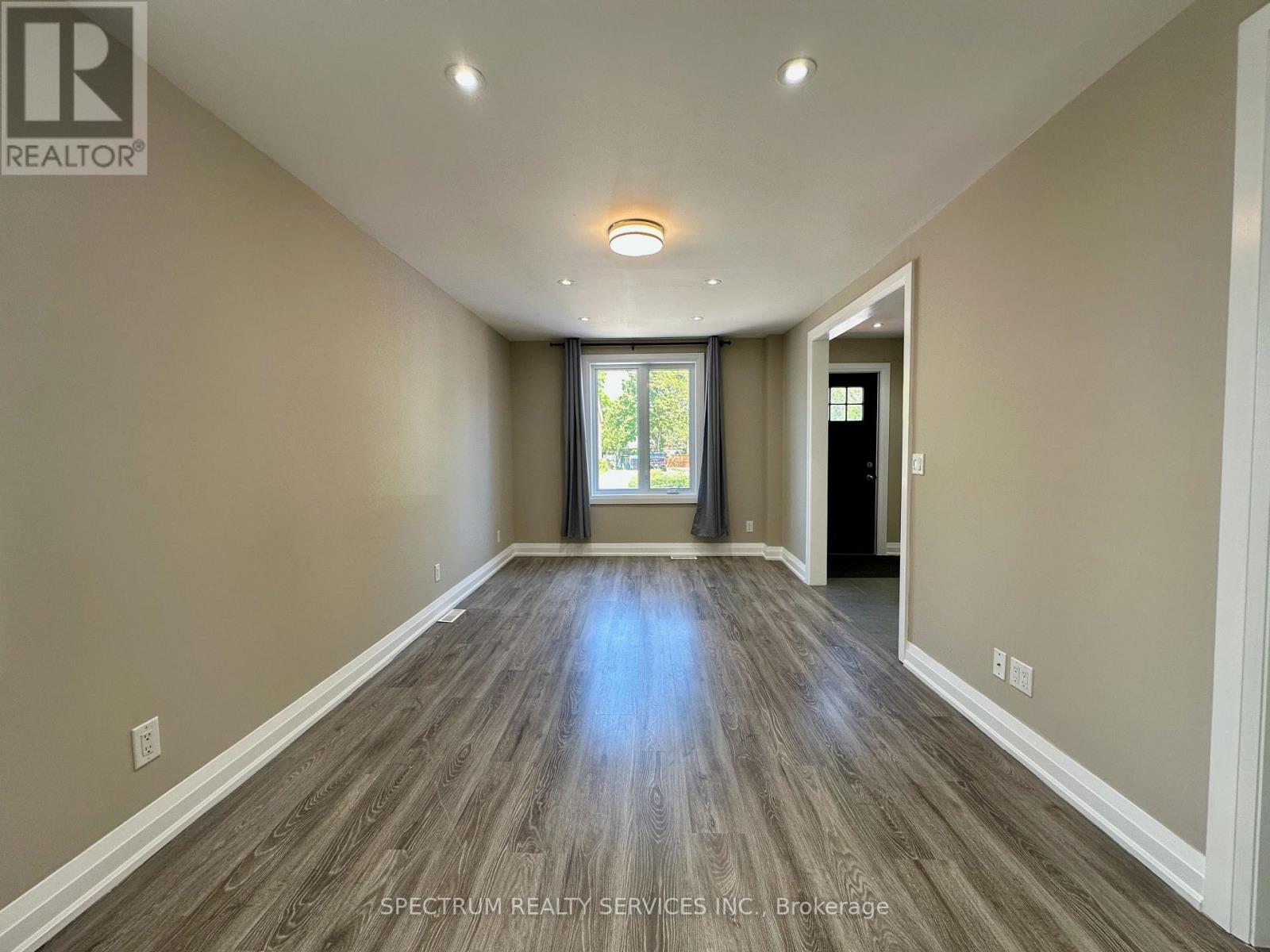 Property at 36 QUEEN STREET N image 4