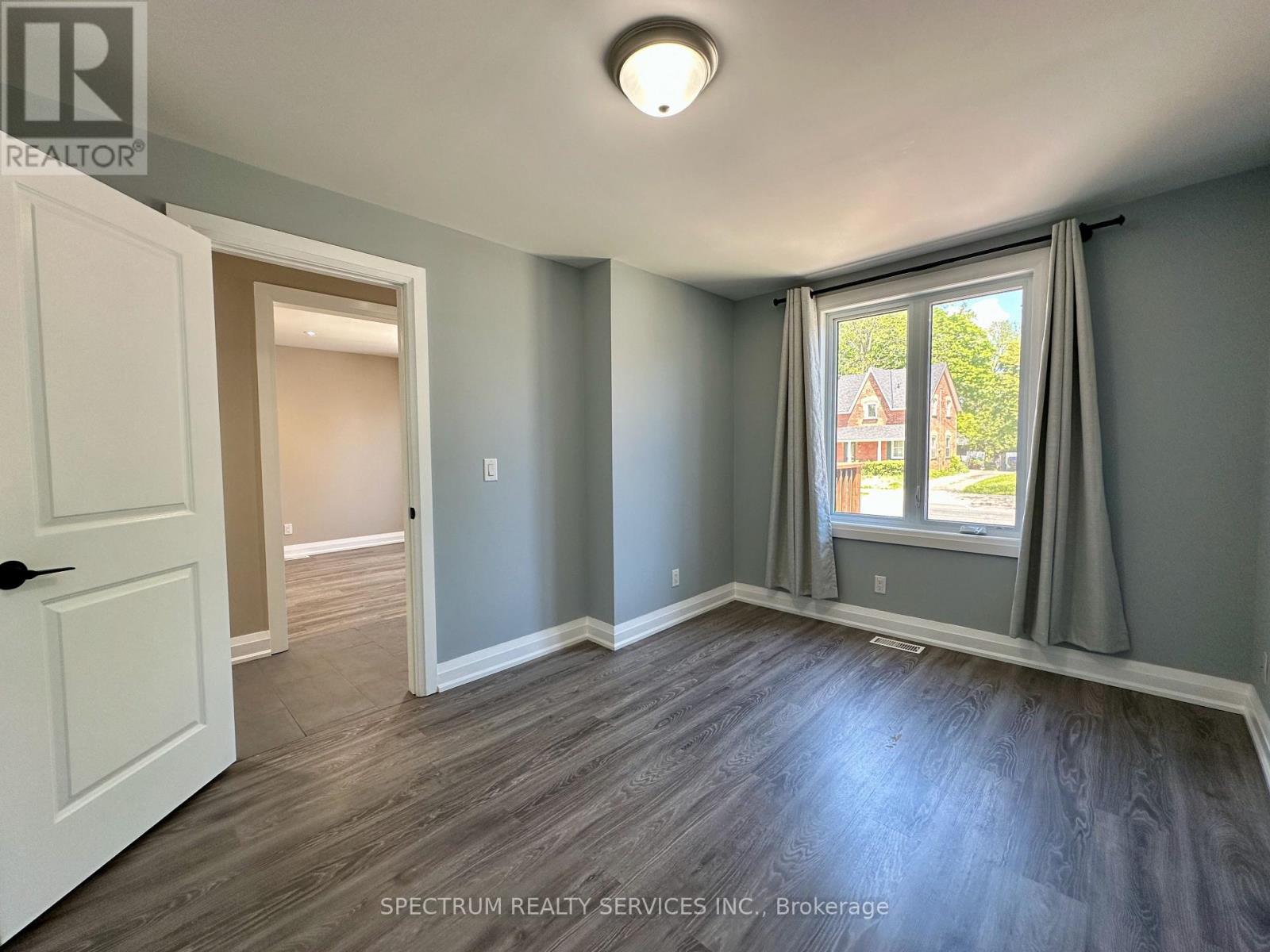 Property at 36 QUEEN STREET N image 5