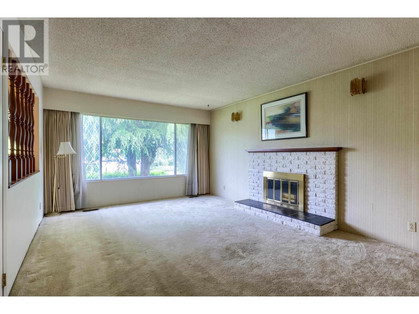 Property at 3492 E 49TH AVENUE image 2