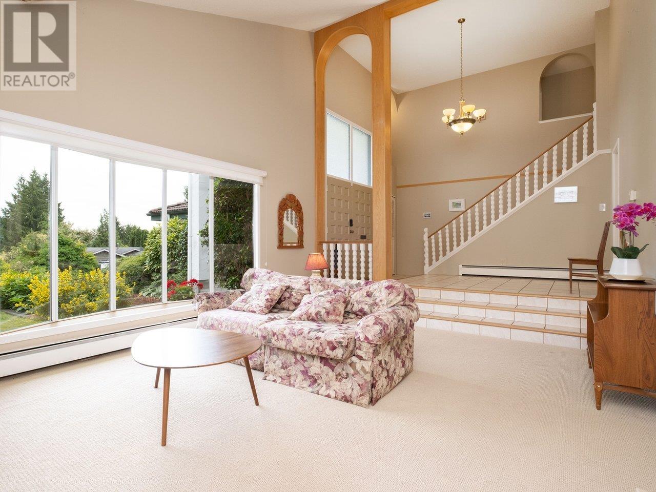 Property at 375 FAIRWAY DRIVE image 3