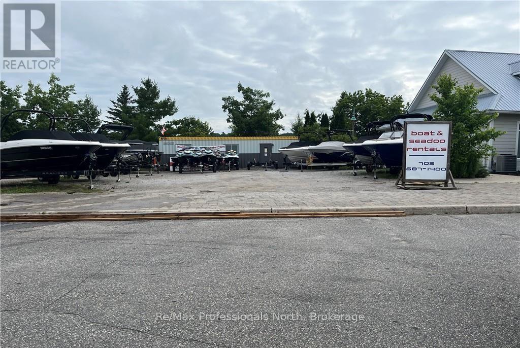 145 Steamship Bay Road, Gravenhurst, Ontario  P1P 1Z9 - Photo 3 - X12260206