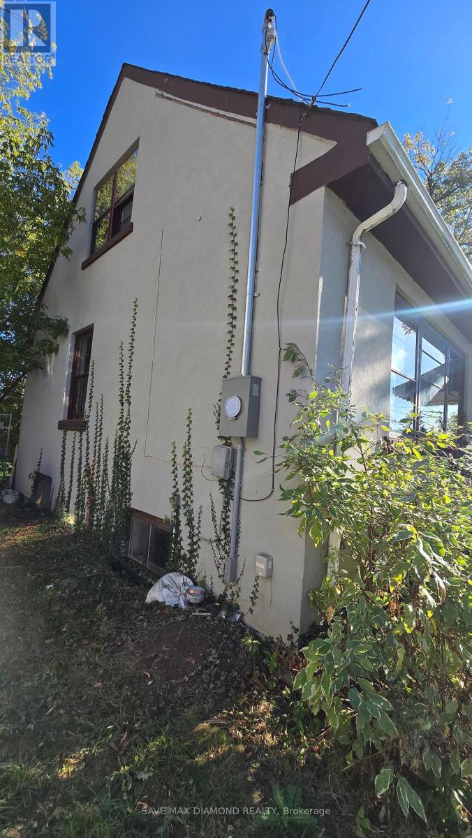 19 Pearl Street, Mississauga, Ontario  L5M 1X1 - Photo 9 - W12259955