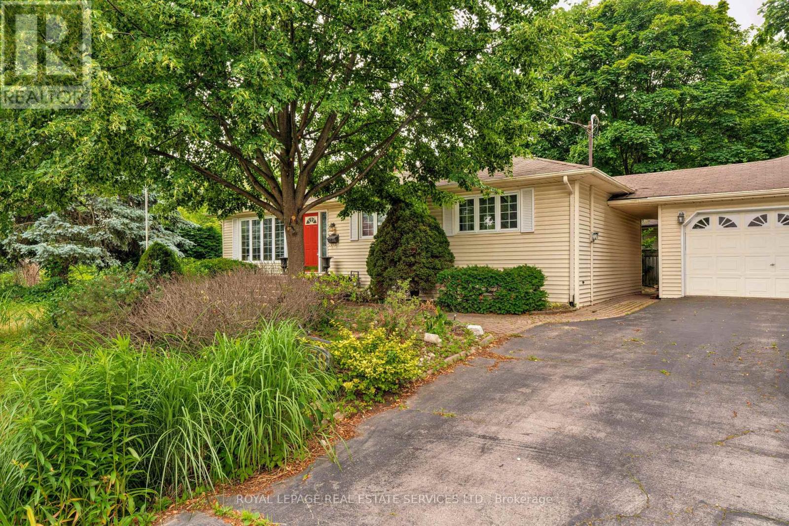 Property at 478 AVON CRESCENT image 1