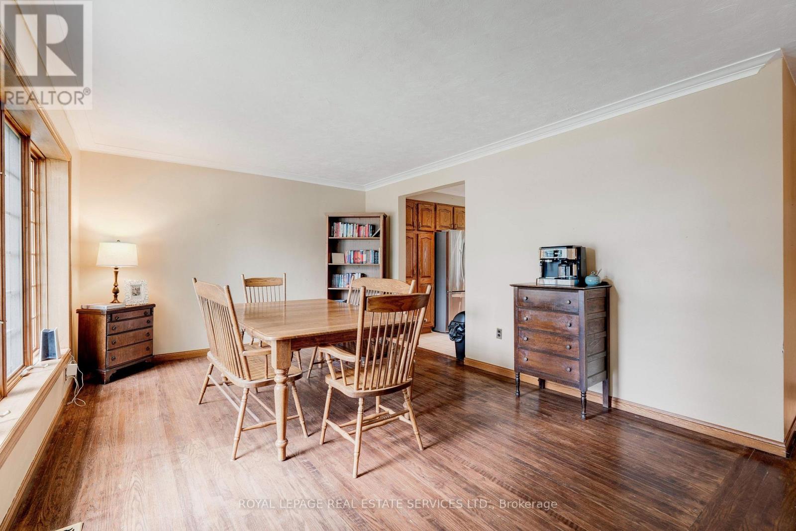 478 Avon Crescent, Oakville, Ontario  L6J 2T4 - Photo 7 - W12260002