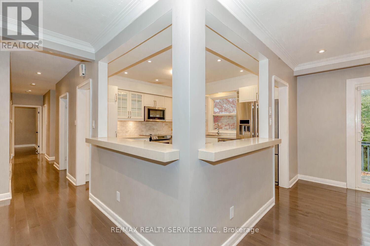 1259 Twin Oaks Dell Drive, Mississauga, Ontario  L5H 3J7 - Photo 10 - W12260053