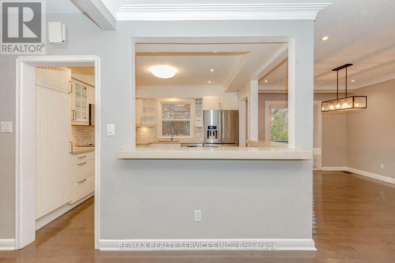 1259 Twin Oaks Dell Drive, Mississauga, Ontario  L5H 3J7 - Photo 12 - W12260053