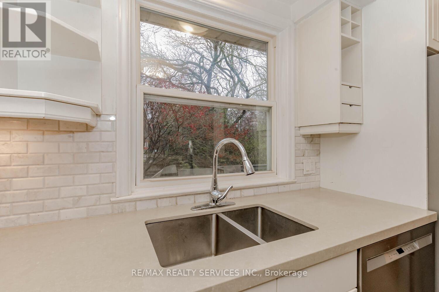 1259 Twin Oaks Dell Drive, Mississauga, Ontario  L5H 3J7 - Photo 15 - W12260053