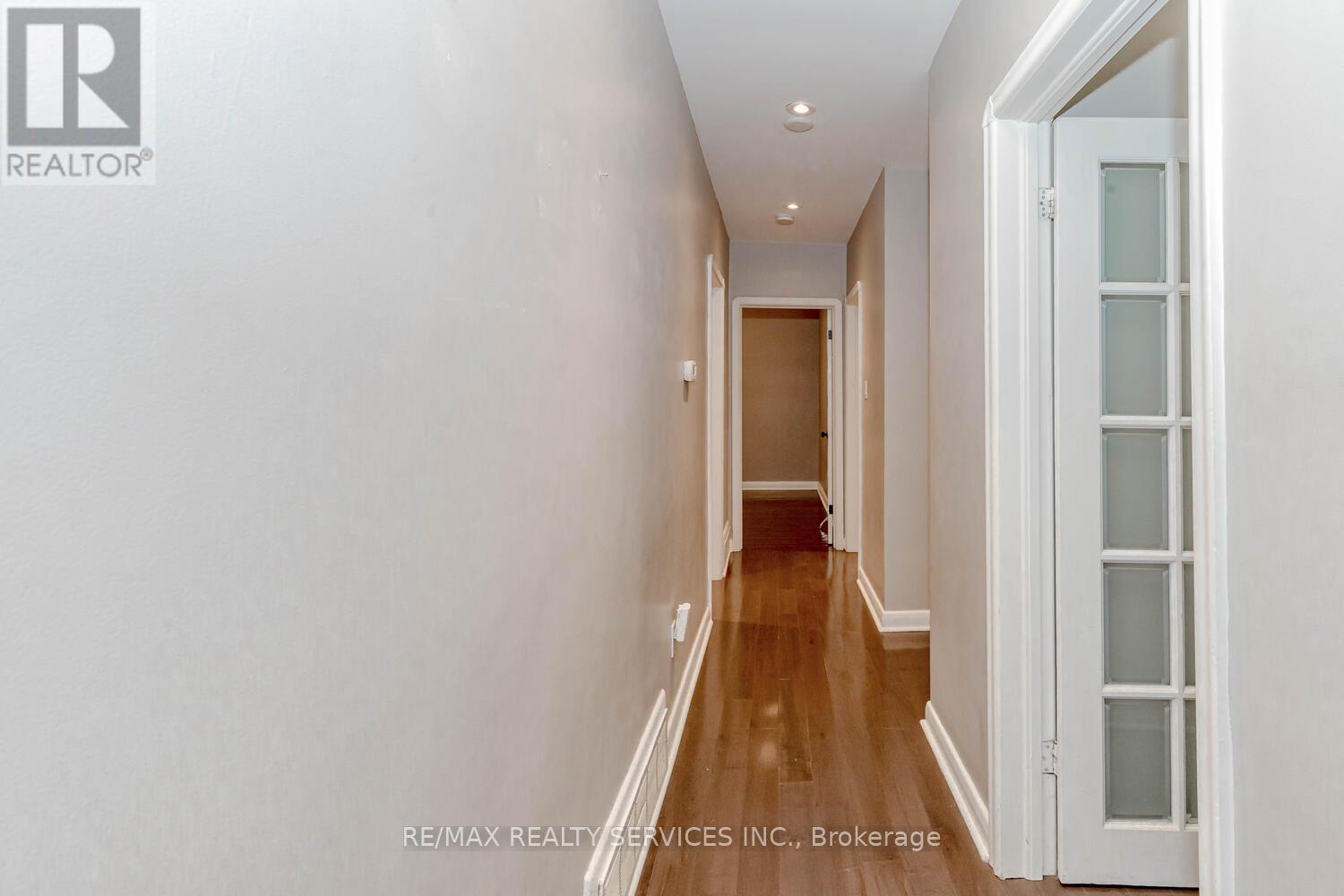 1259 Twin Oaks Dell Drive, Mississauga, Ontario  L5H 3J7 - Photo 16 - W12260053