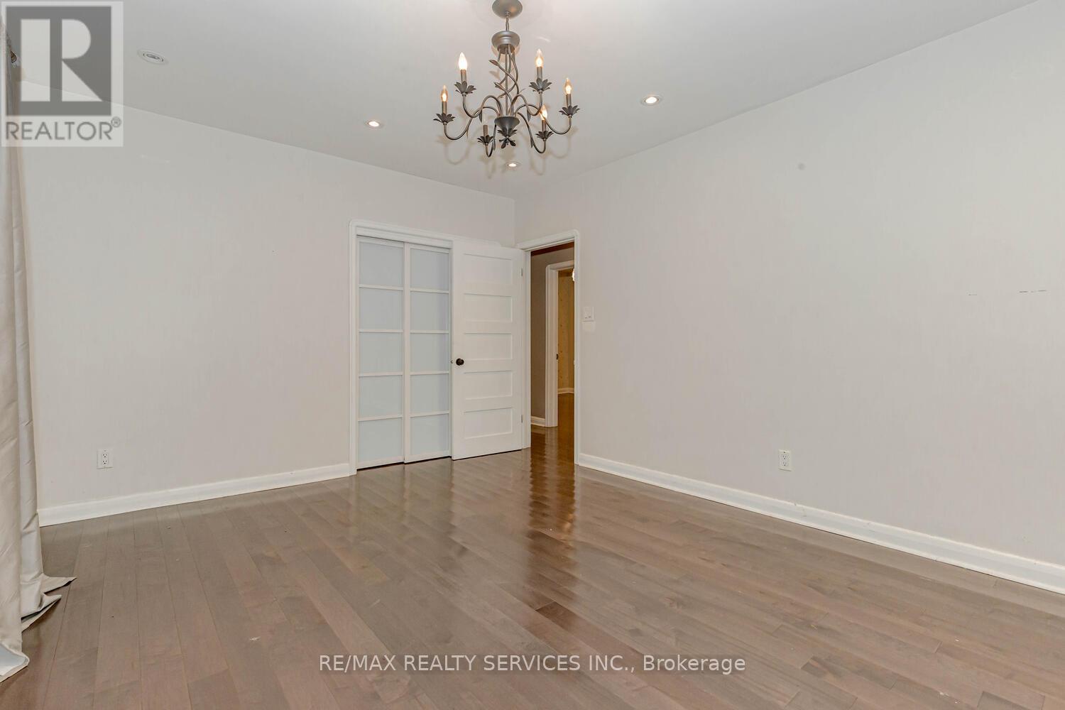 1259 Twin Oaks Dell Drive, Mississauga, Ontario  L5H 3J7 - Photo 18 - W12260053