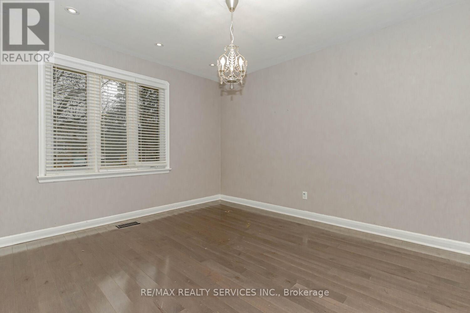 1259 Twin Oaks Dell Drive, Mississauga, Ontario  L5H 3J7 - Photo 19 - W12260053