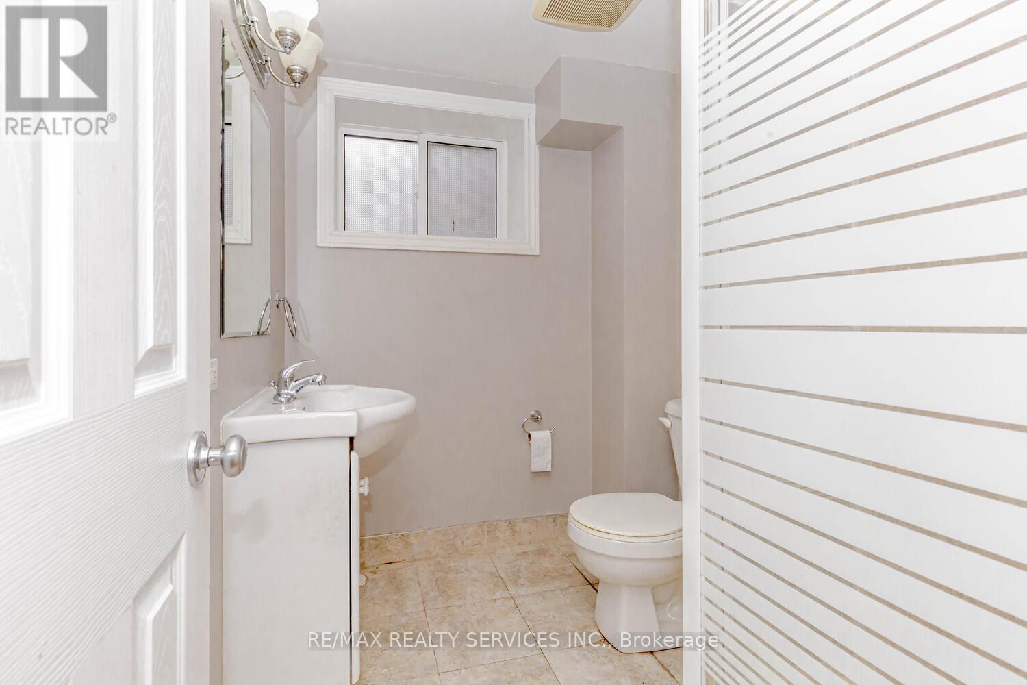 1259 Twin Oaks Dell Drive, Mississauga, Ontario  L5H 3J7 - Photo 32 - W12260053