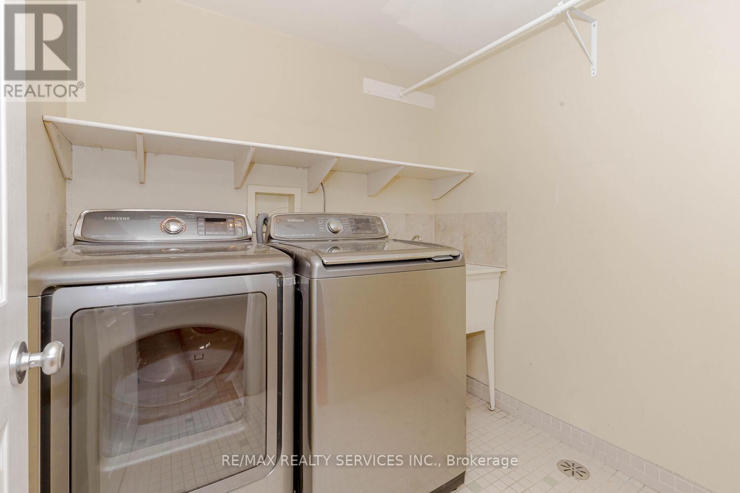 1259 Twin Oaks Dell Drive, Mississauga, Ontario  L5H 3J7 - Photo 36 - W12260053