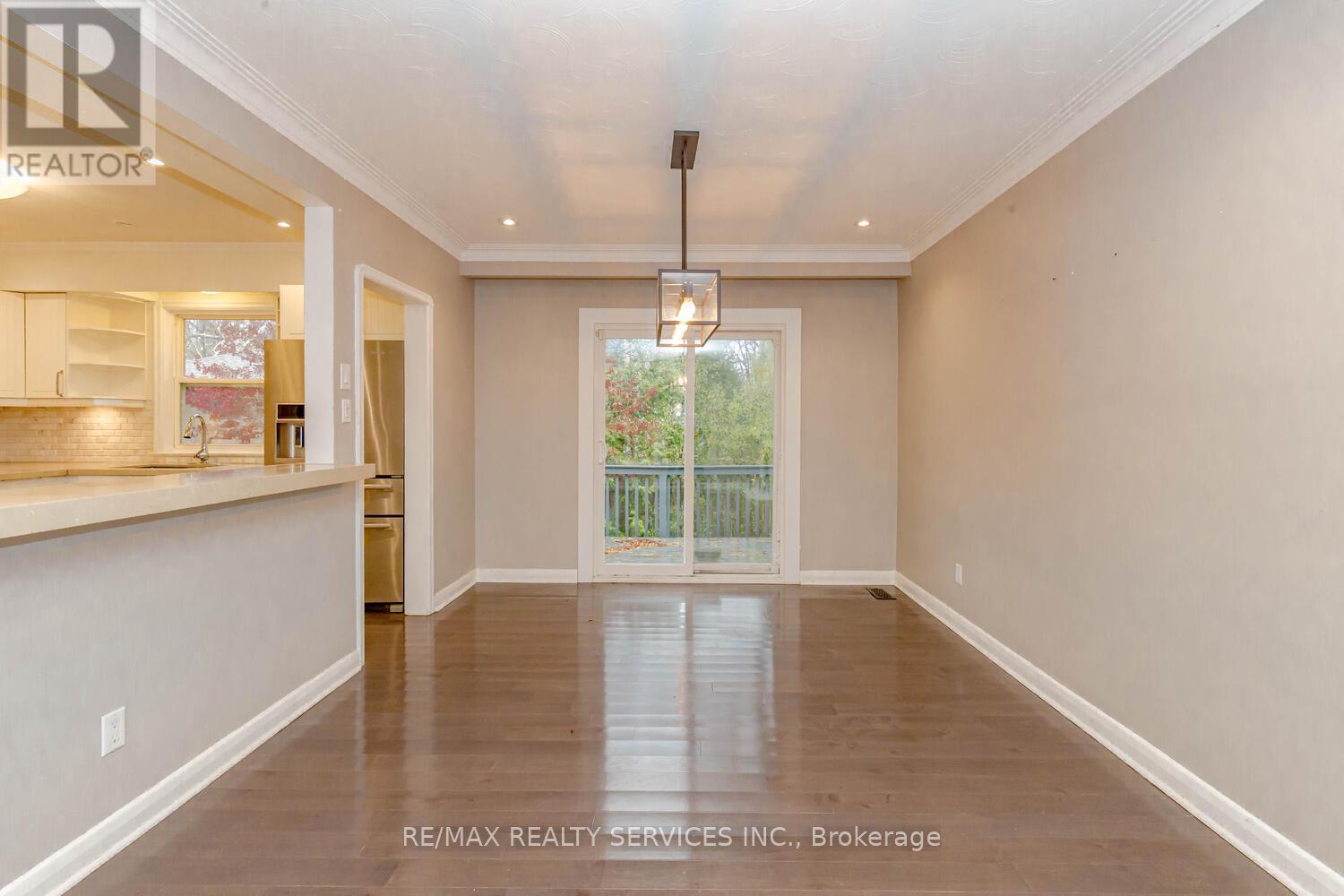 1259 Twin Oaks Dell Drive, Mississauga, Ontario  L5H 3J7 - Photo 7 - W12260053