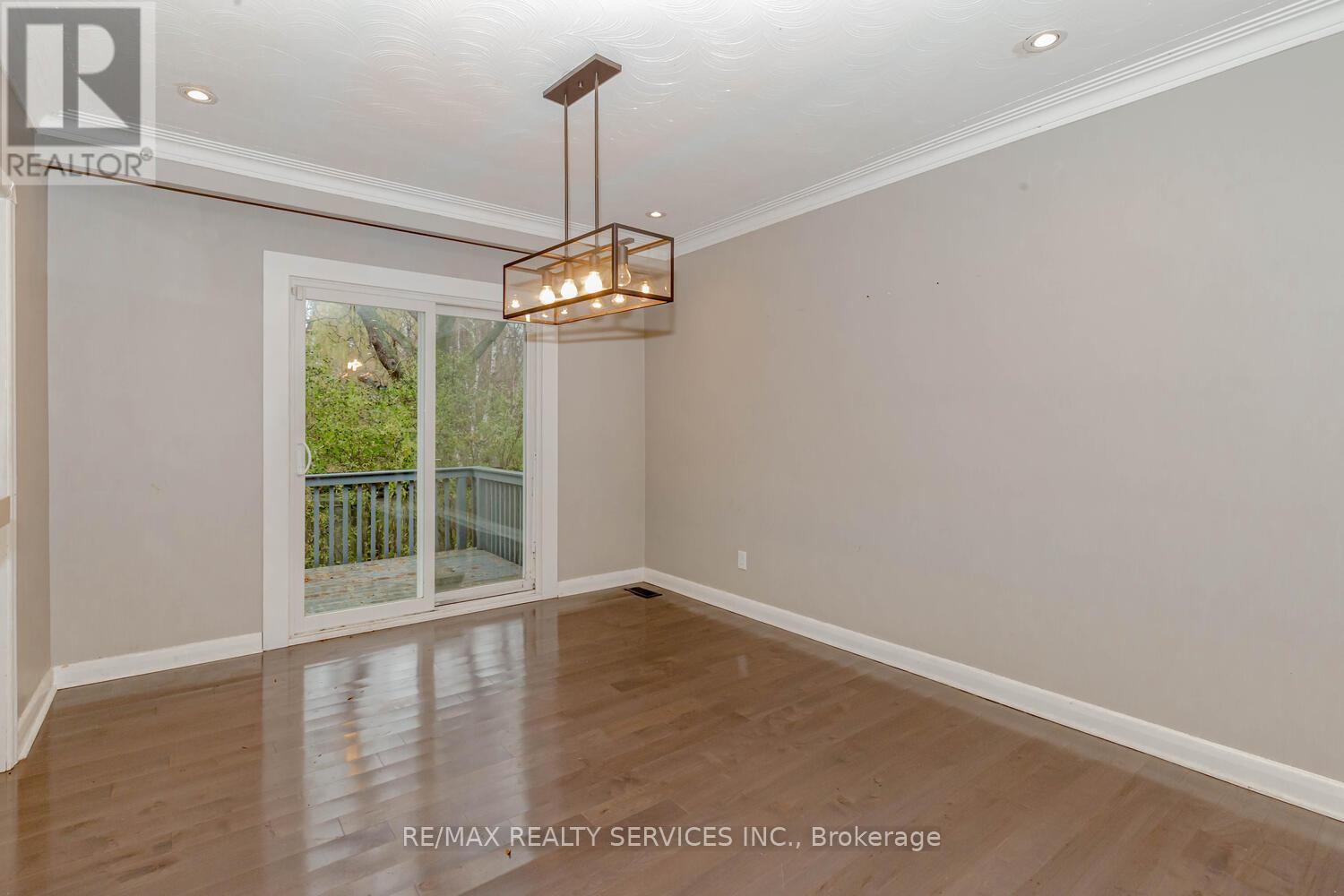 1259 Twin Oaks Dell Drive, Mississauga, Ontario  L5H 3J7 - Photo 8 - W12260053