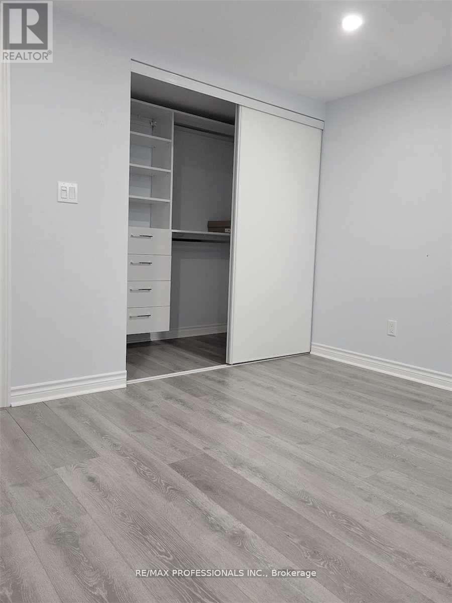 15 Ridge Drive, Oakville (Cp College Park), Ontario  L6H 1B7 - Photo 14 - W12260089
