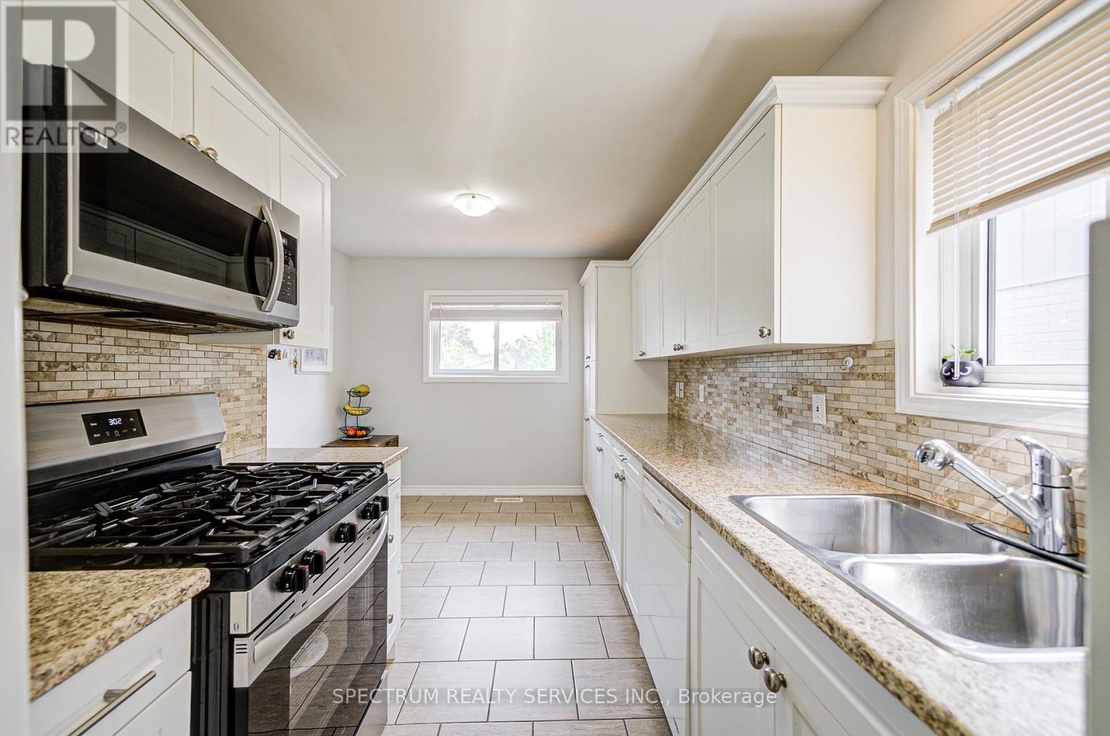 330 Centre Street, Shelburne, Ontario  L9V 2Y6 - Photo 14 - X12259969