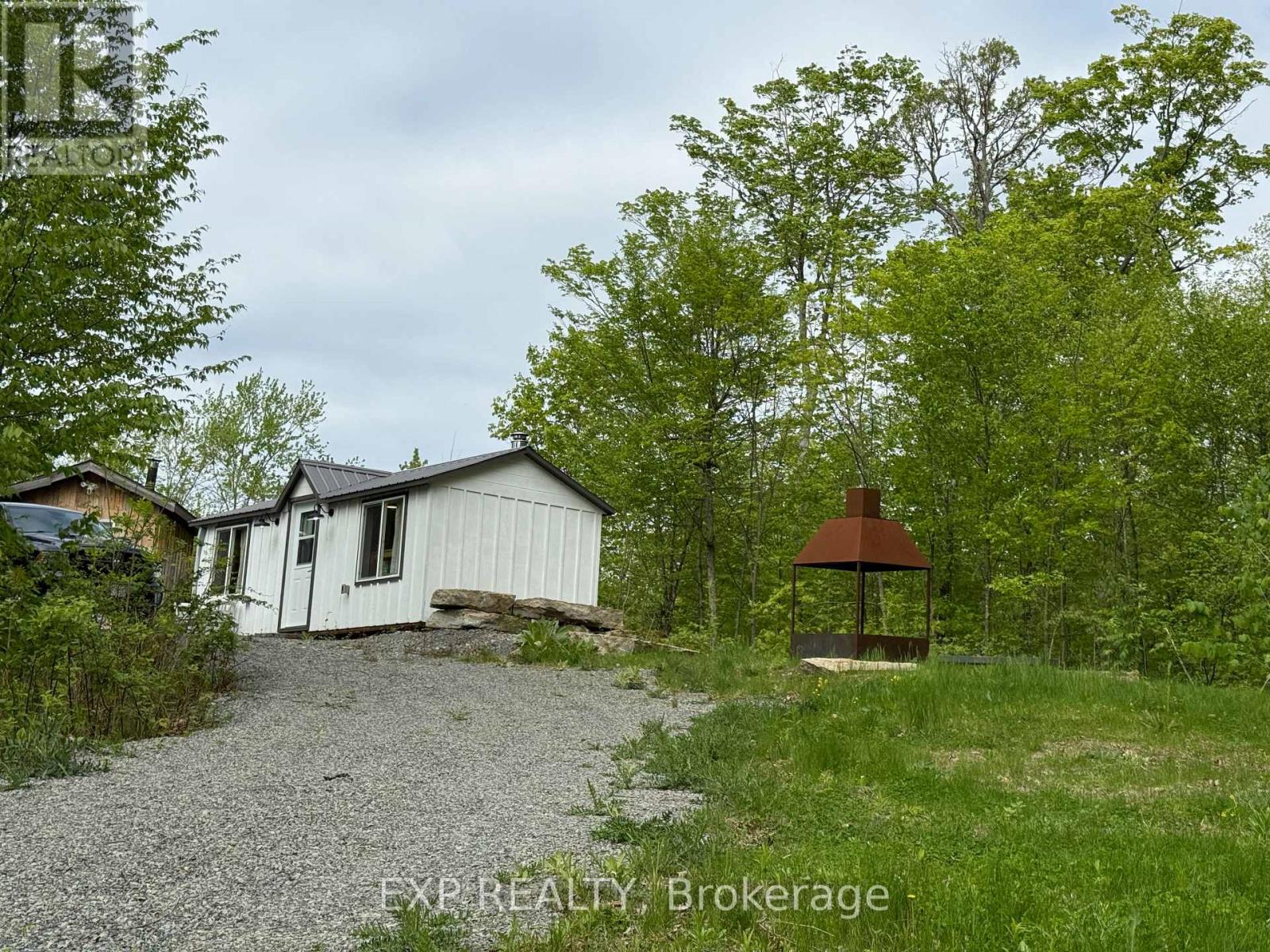 1077 Polar Bear Lane, Frontenac, Ontario  K0H 2P0 - Photo 4 - X12259989